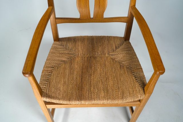 Vidar chair made with white oak and sea grass seating